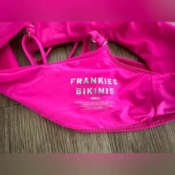 Frankie’s Bikinis Boots Fuchsia Bikini Top NWOT - Picture 3 of 4
